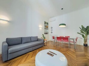 TV - Casa Alessandria (Rome)