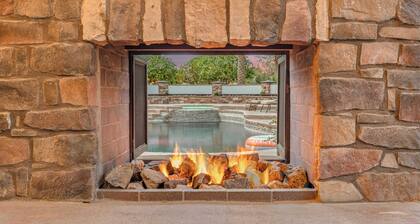 41 Palms Estate by Avantstay Indoor Pickleball, Pool, Hot Tub, Outdoor Kitchen