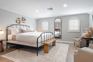 Villa (5 Bedrooms) | 5 bedrooms, iron/ironing board, bed sheets - 41 Palms Estate by Avantstay Indoor Pickleball, Pool, Hot Tub, Outdoor Kitchen (Indio)