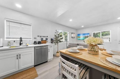 Chic & Fresh 2BSuite in Glendora