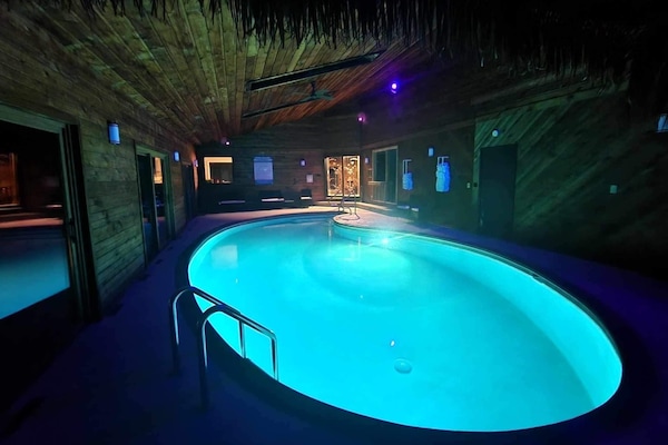 Piscina coperta, una piscina riscaldata