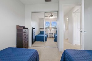 3 bedrooms, desk, WiFi, bed sheets