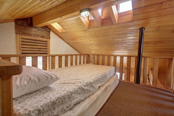 4 bedrooms, WiFi, bed sheets