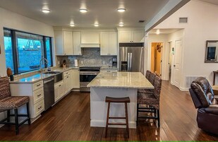 House, Lake View | Private kitchen | Microwave