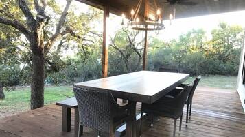 Hus, utsikt mot innsjø | Terrasse/patio