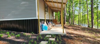 Cozy 2-bedroom home on Lake Secession!