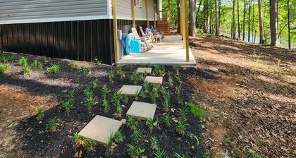 Cozy 2-bedroom home on Lake Secession!