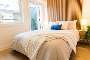 1 Schlafzimmer, Schreibtisch, Bügeleisen/Bügelbrett, Reisekinderbett