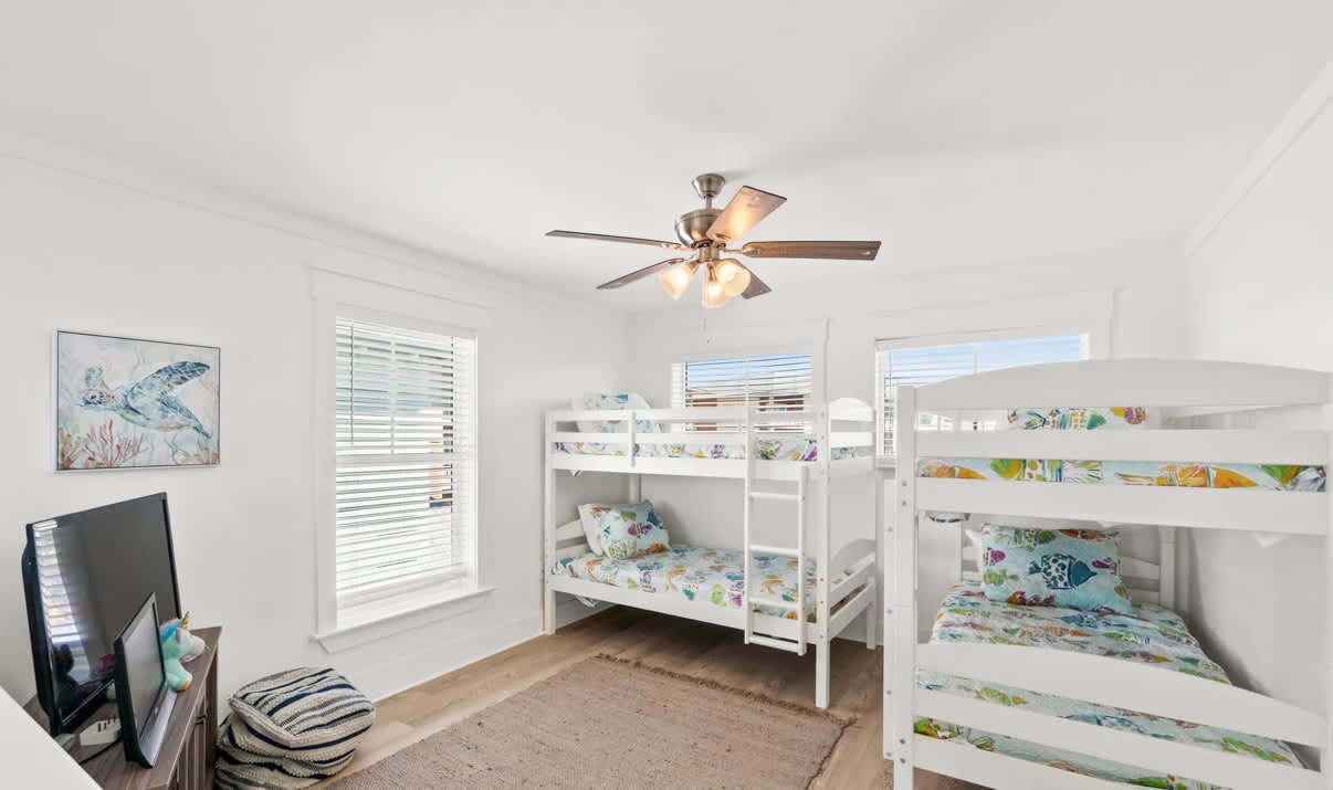 4 bedrooms, iron/ironing board, WiFi, bed sheets