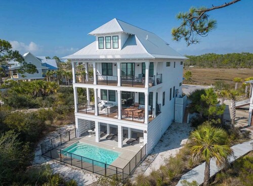 Oyster cove- Beach front -pet friendly -elevator