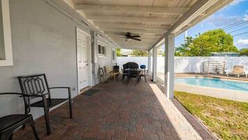 Tempat makan outdoor