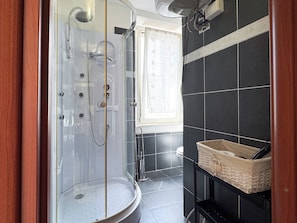 Shower, hair dryer, towels