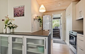 Frigorifero, piano cottura, lavastoviglie, macchina per tè/caffè