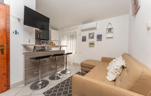 Smart TV - 2 bedroom nice apartment in Pakostane (Pakostane)