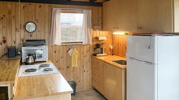 Fridge, stovetop, coffee/tea maker