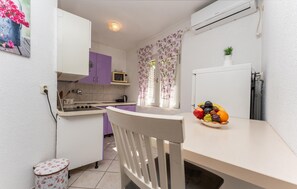 Kühlschrank, Herdplatte, Geschirrspüler