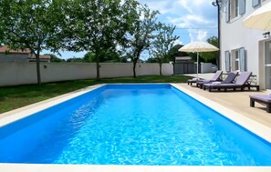 A heated pool - Amazing home in Barban (Barban)