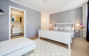 3 chambres, fer et planche à repasser, lit parapluie, Wi-Fi gratuit
