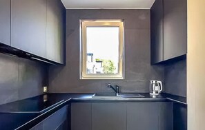 Fridge, stovetop, dishwasher