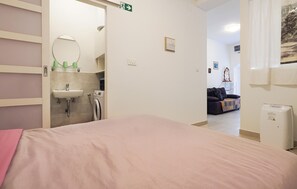 1 chambre, fer et planche à repasser, Wi-Fi gratuit