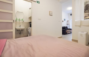 1 chambre, fer et planche à repasser, Wi-Fi gratuit