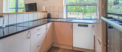 Réfrigérateur, surface de cuisson, lave-vaisselle, cafetiÚre-théiÚre