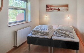 6 bedrooms, travel crib, free WiFi