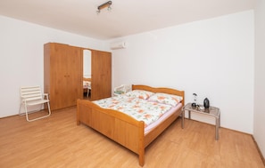 3 bedrooms, iron/ironing board, free WiFi