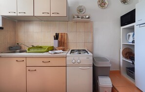 Réfrigérateur, plaque de cuisson, cafetière/bouilloire
