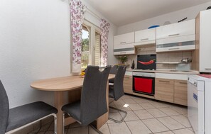 Kjøleskap, kokeplater og oppvaskmaskin