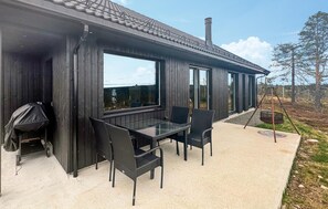 Outdoor dining - Amazing home in Løten (Løten)