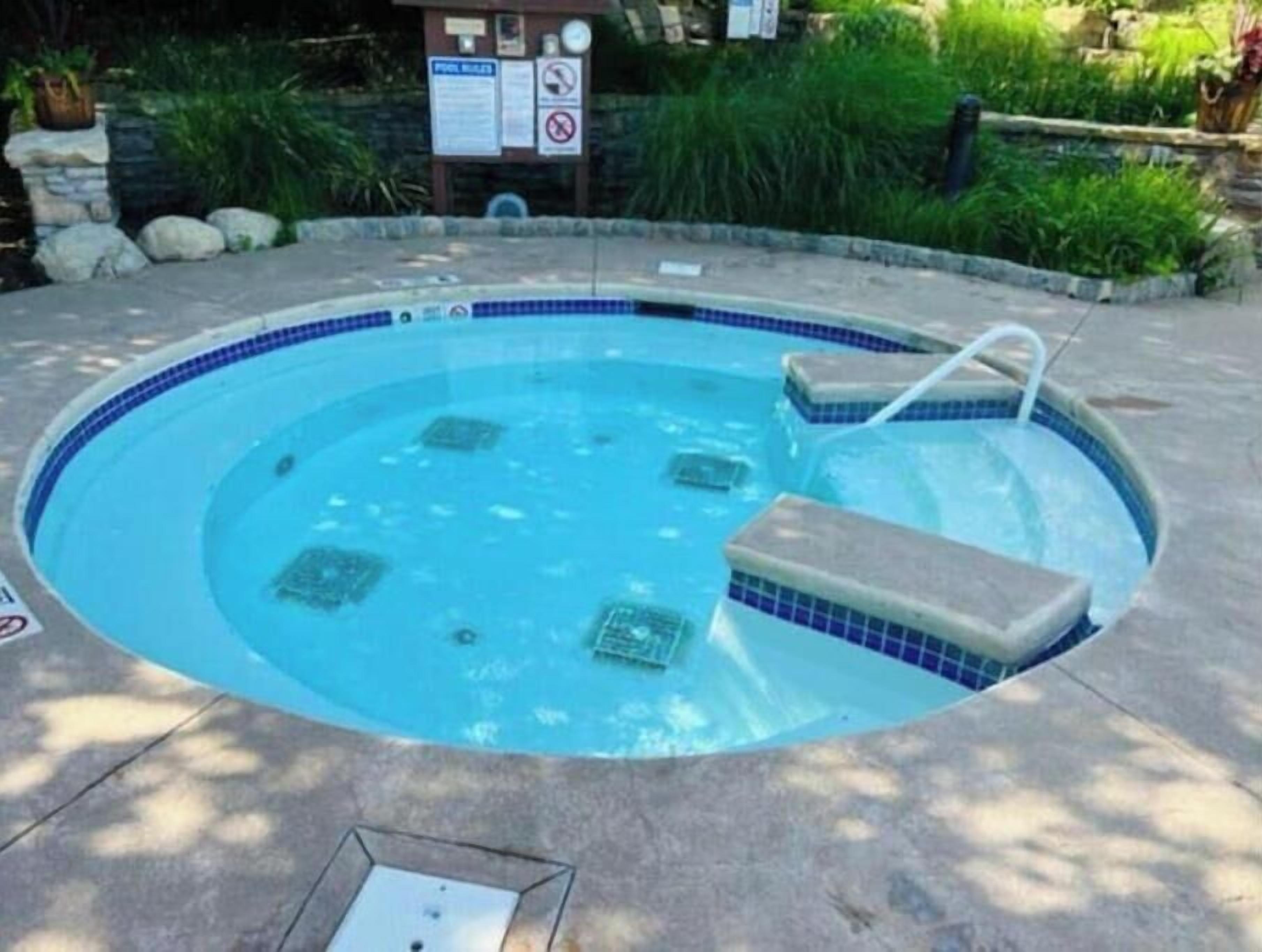 Piscina all'aperto, una piscina riscaldata