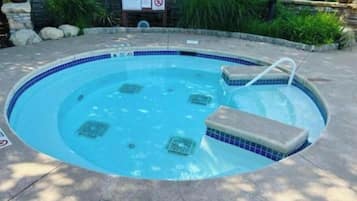 Piscina all'aperto, una piscina riscaldata