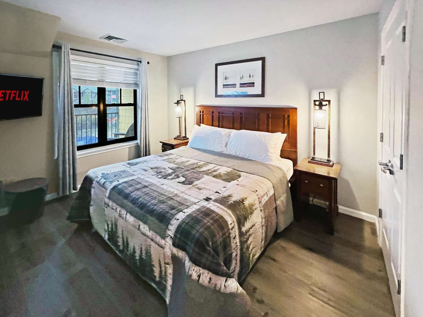 2 間睡房、書桌、熨斗/熨衫板、可攜式嬰兒床