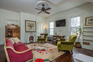 Smart TV - La Victoria 5-bedroom estate in the heart of Warwick, an Hour away from NYC (Warwick)