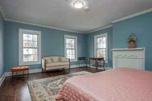5 bedrooms, WiFi, bed sheets