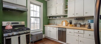 La Victoria 5-bedroom estate in the heart of Warwick, an Hour away from NYC