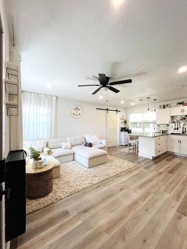 Clearwater Boho Beach Retreat (2 kayaks Included!)