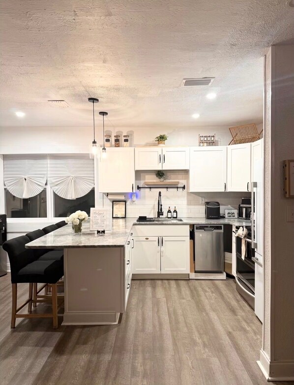 Fridge, microwave, oven, stovetop