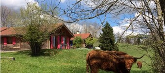 Chalet in the heart of nature near a farm with animals
