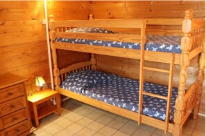 2 bedrooms, iron/ironing board, WiFi