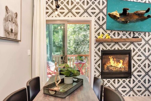 LazyBear Tahoe Dreamy Escape – 1BR Loft | Hot Tub, Pool & Steps to Kings Beach