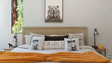 2 bedrooms, desk, iron/ironing board, travel cot