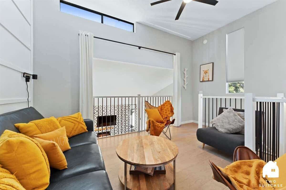 电视、壁炉、办公室