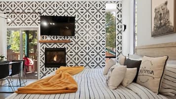 2 chambres, bureau, fer et planche à repasser, lit de bébé portatif
