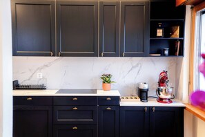 Frigorífic, microones, forn i placa de cuina 