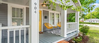 Modern 3BR Downtown Retreat - Bright Stylish - 5 min from WakeMed