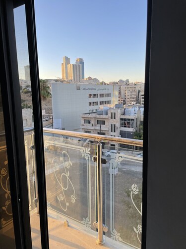 Spacious 3-bedroom apartment with WiFi, AC in charming Amman