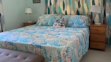 4 quartos, cofres nos quartos, escrivaninha