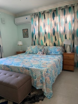 4 bedrooms, in-room safe, desk, iron/ironing board